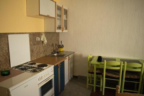 O bucătărie sau chicinetă la Apartments by the sea Ribarica, Karlobag - 14032
