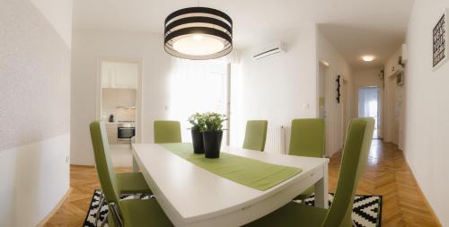 Apartments with WiFi Zagreb - 14045