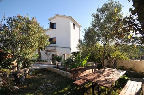 Apartments with parking space Okrug Donji, Ciovo - 13732