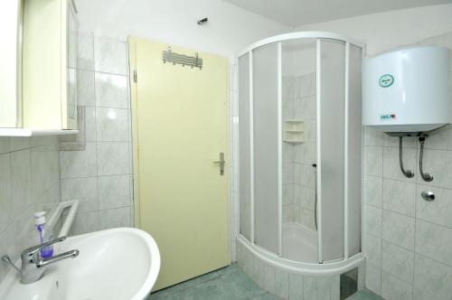 A bathroom at Apartments with a parking space Okrug Donji, Ciovo - 13732