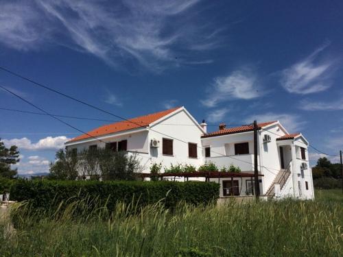 Apartments with parking space Nin, Zadar - 14044