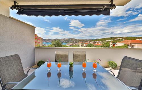 1 Bedroom Amazing Apartment In Okrug Gornji