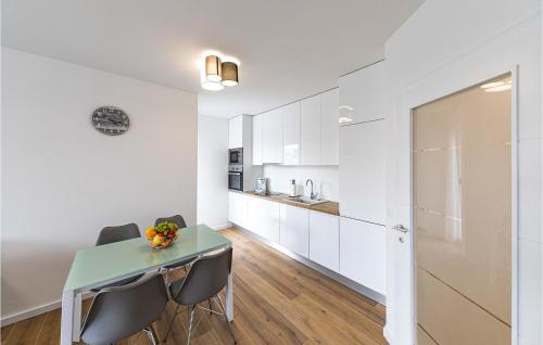 1 Bedroom Amazing Apartment In Okrug Gornji