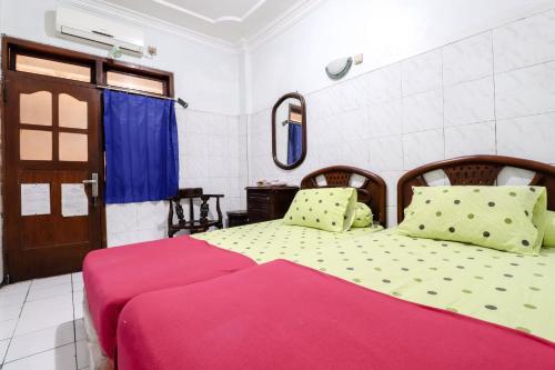 Postel nebo postele na pokoji v ubytování Hotel Gajah Mada