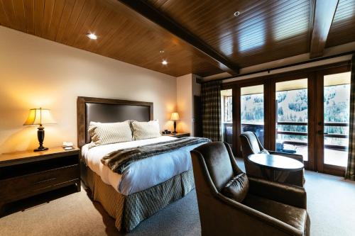 a bedroom with a bed and a desk and a chair at Luxury Two Bedroom Corner Suite with Mountain Views apartment hotel in Park City