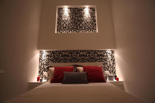 a bedroom with a bed with a black and white headboard at Interno 7 Luxury Rooms B&B in Rome