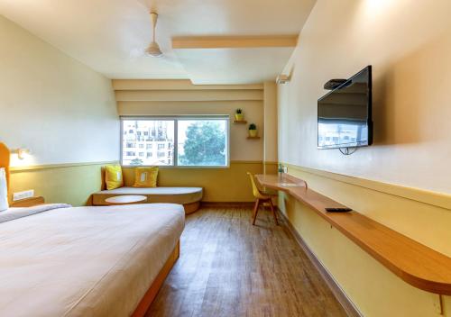 Ein Bett oder Betten in einem Zimmer der Unterkunft Bloom Hotel - HITEC City