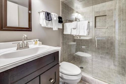 a bathroom with a sink and a toilet and a shower at Luxury 2 Bedroom Mountain Vacation Rental In The Heart Of Downtown Aspen One Block From Silver Queen Gondola in Aspen