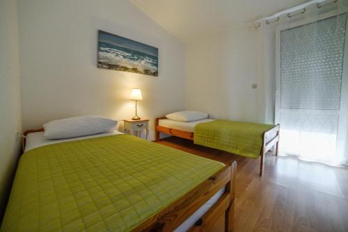 Apartments with parking space Mavarstica, Ciovo - 8685