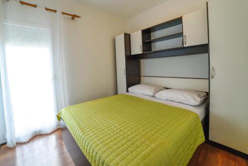 Apartments with parking space Mavarstica, Ciovo - 8685