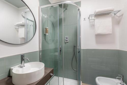 Un baño de Urban Garden Hotel