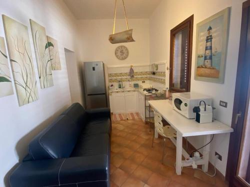 Posedenie v ubytovaní Apartment with terraces and private Jacuzzi - San Vito 400m from beach