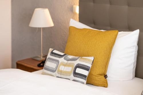 Postel nebo postele na pokoji v ubytování Hotel Moritz an der Elbe