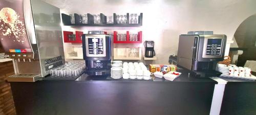 Set per la preparazione di tè e caffè presso Albufeira Beach Hotel by Kavia
