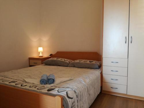 En eller flere senge i et værelse på Apartments with swimming pool Kanica, Rogoznica - 11249