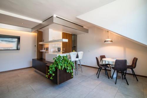 Kuchyň nebo kuchyňský kout v ubytování Theatre Lodge Attico teatro