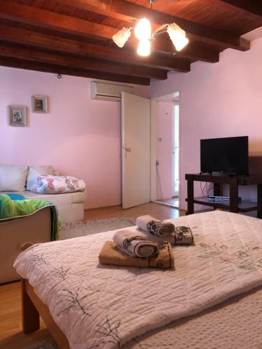 A bed or beds in a room at Kuca za odmor Davidovic