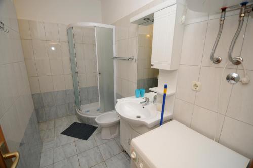 Apartments by the sea Supetar, Brac - 11497