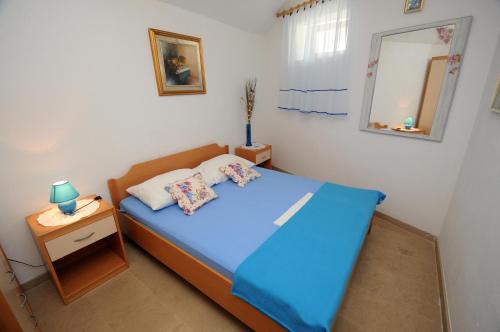 Apartments by the sea Supetar, Brac - 11497