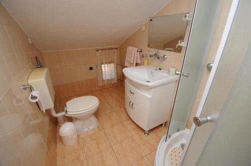 Ένα μπάνιο στο Apartments by the sea Supetar, Brac - 11497
