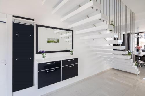 Luxury Villa Anchor