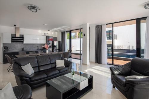 Luxury Villa Anchor