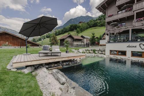 Bazén v ubytování Lieblingsplatzl inklusive kostenfreiem Eintritt in die Alpentherme nebo v jeho okolí