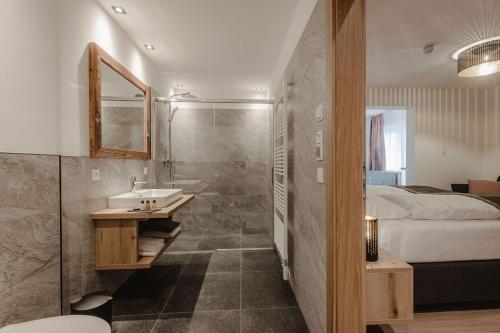 Ein Badezimmer in der Unterkunft Lieblingsplatzl inklusive kostenfreiem Eintritt in die Alpentherme ganzjährig - im Sommer freie Bergbahnfahrten
