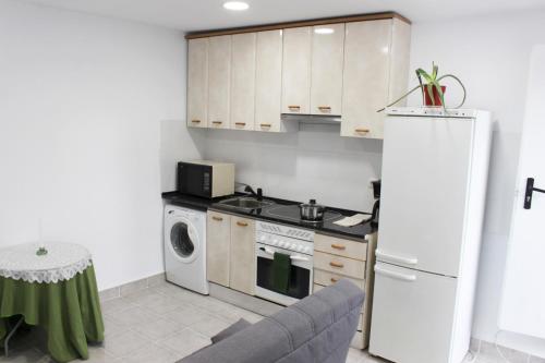 Dapur atau dapur kecil di Apartamentos con Terraza Desayuno Gratis