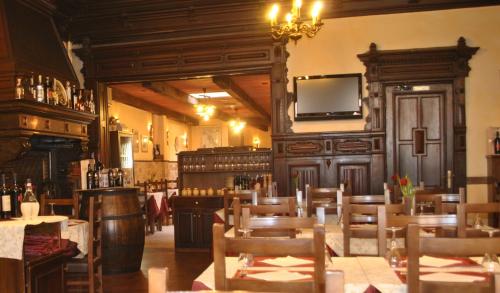a restaurant with a dining room with tables and chairs at Auberge Gaglioti in Luxembourg