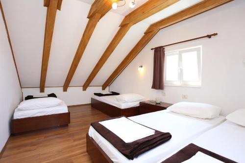 Family friendly house with a swimming pool Kanica, Rogoznica - 10367
