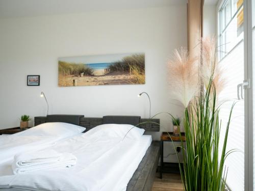 a bedroom with two beds and a window at Darßer Weg FW 9 in Zingst