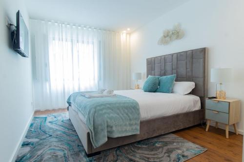 Stunning Apartment w/ Free Parking by LovelyStay