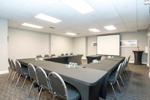 a conference room with a long table and chairs at Sandman Hotel & Suites Kelowna in Kelowna