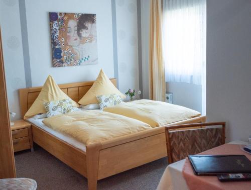En eller flere senge i et værelse på Perle am Rhein