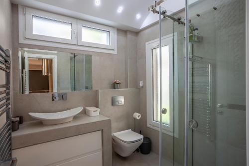 Ένα μπάνιο στο Seafront luxury Villa Almyra, Chalkidiki