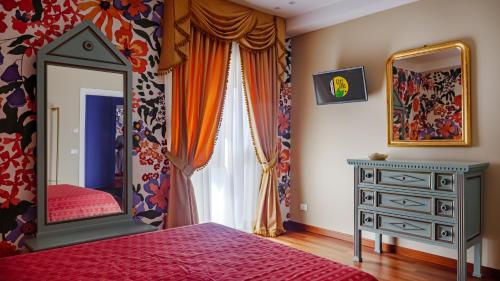 a bedroom with a large mirror and a dresser at Chez Nous L'Aquila Casa vacanze in LʼAquila