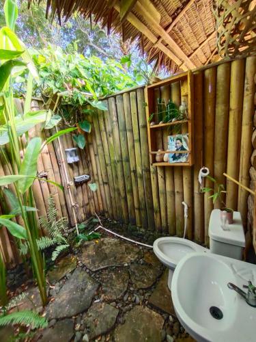 een badkamer met een wastafel en een toilet bij Payag n' Kapitan, Experience pinubre living in Siquijor