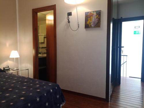 a bedroom with a door leading to a bathroom at Locanda del Glicine in Campagnatico