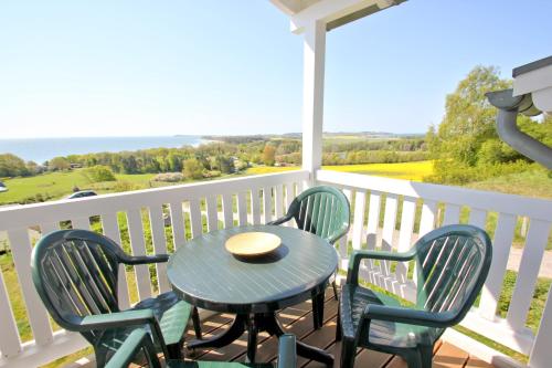 a table and chairs on a balcony with a view at mit Meerblick und Balkon, gratis Nutzung vom AHOI Erlebnisbad und Sauna in Sellin - Meeresblick FeWo 18 in Göhren