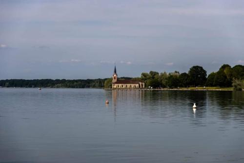 a small island in the middle of a large lake at Appt spacieux et lumineux pour 6 pers in Giffaumont