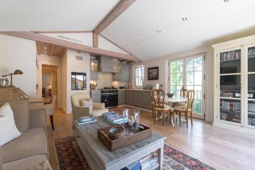 Provencal in a height overlooking greenery – Photos 2