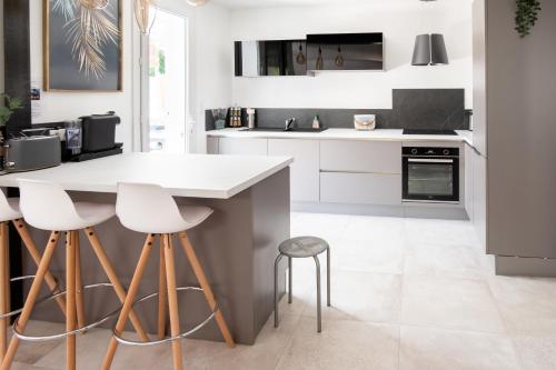 Gallery image of L'Oursinade - Jolie maison avec Jacuzzi et jardin in Bandol