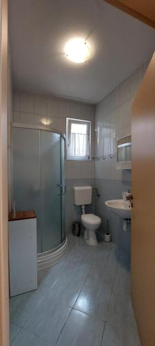 Vonios kambarys apgyvendinimo įstaigoje Apartman Marin - Zadar