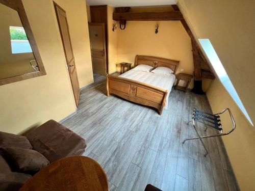a small bedroom with a bed and a couch at Domaine d'Auxonnettes Chambres d'Hôtes et Gîtes in Saint-Fargeau-Ponthierry