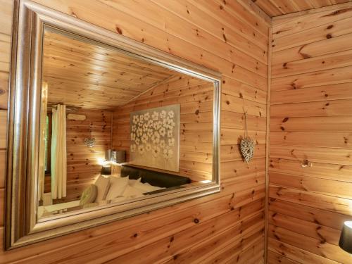 a mirror in the corner of a sauna at Scafell Lodge in Windermere