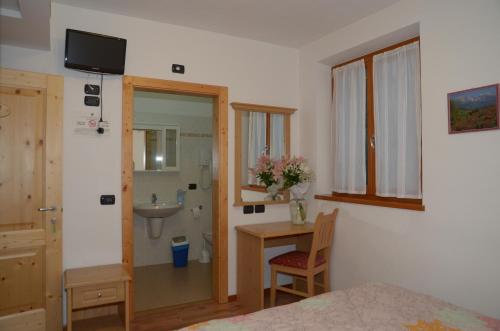 TV a/nebo společenská místnost v ubytování Agritur Girardelli