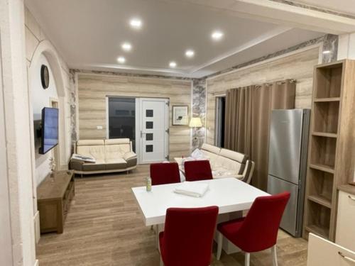 Villa Luce mit Pool