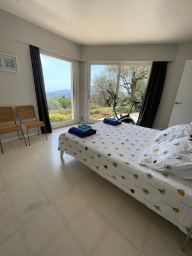 Posteľ alebo postele v izbe v ubytovaní Villa atypique - Vue mer et piscine chauffée