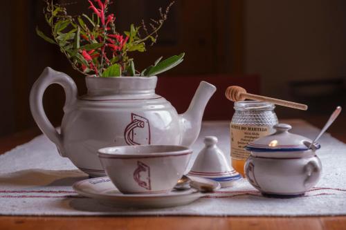 Coffee at tea making facilities sa Quinta Do Martelo